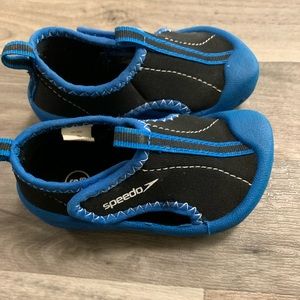 SPEEDO water shoes